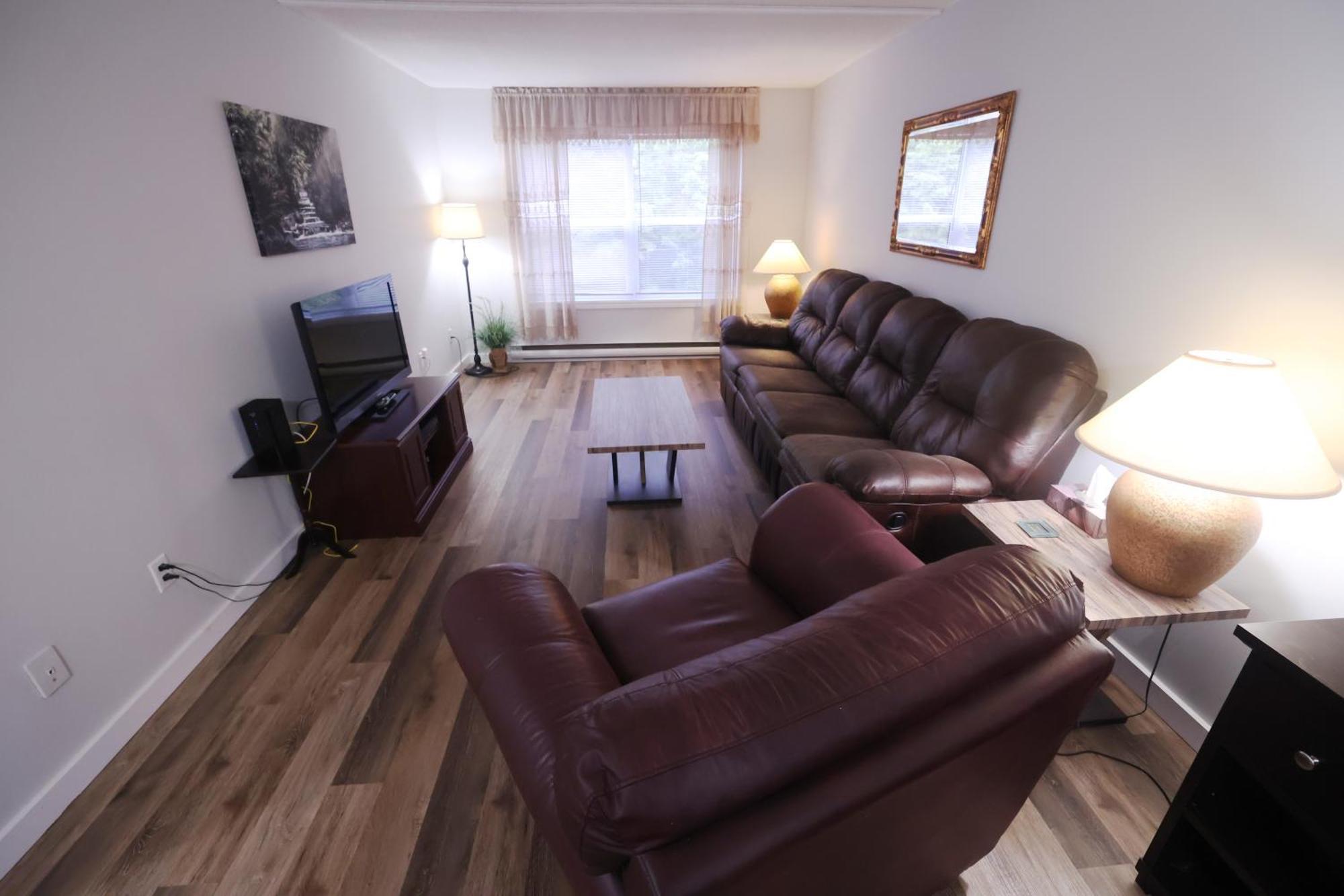 Apartmán Paris Plaza Elliot Lake Exteriér fotografie