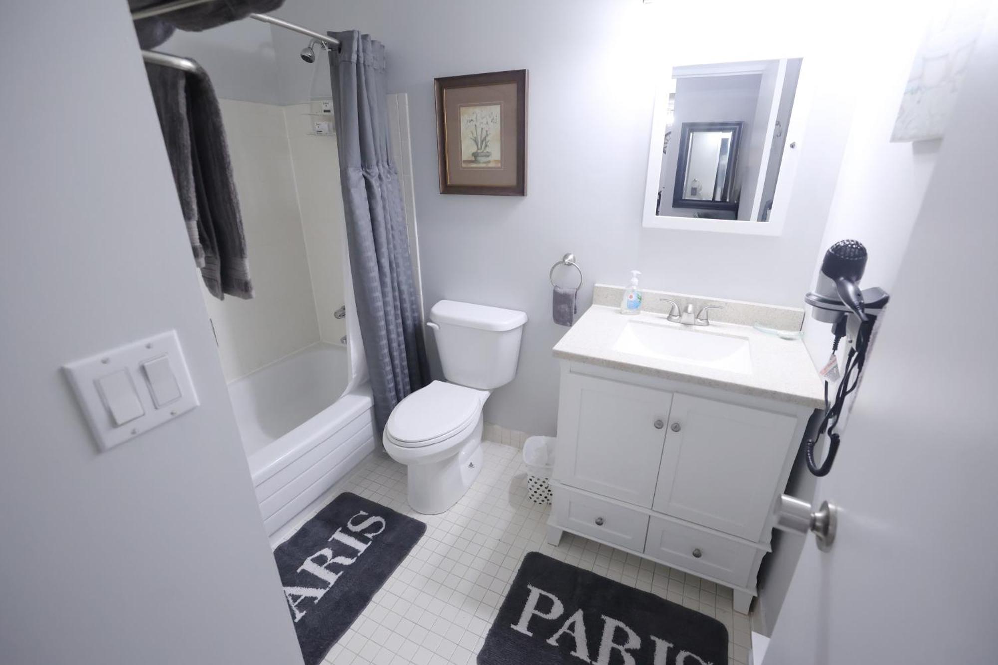 Apartmán Paris Plaza Elliot Lake Exteriér fotografie